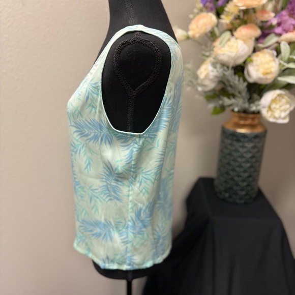 Tommy Bahama Silk Stretch Tank Top – Palm Print, Size Medium. 93% Silk - Picture 2 of 7